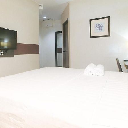 ลอเรนซ์โซ สวีท มาคาติ Hotel Makati City ภายนอก รูปภาพ