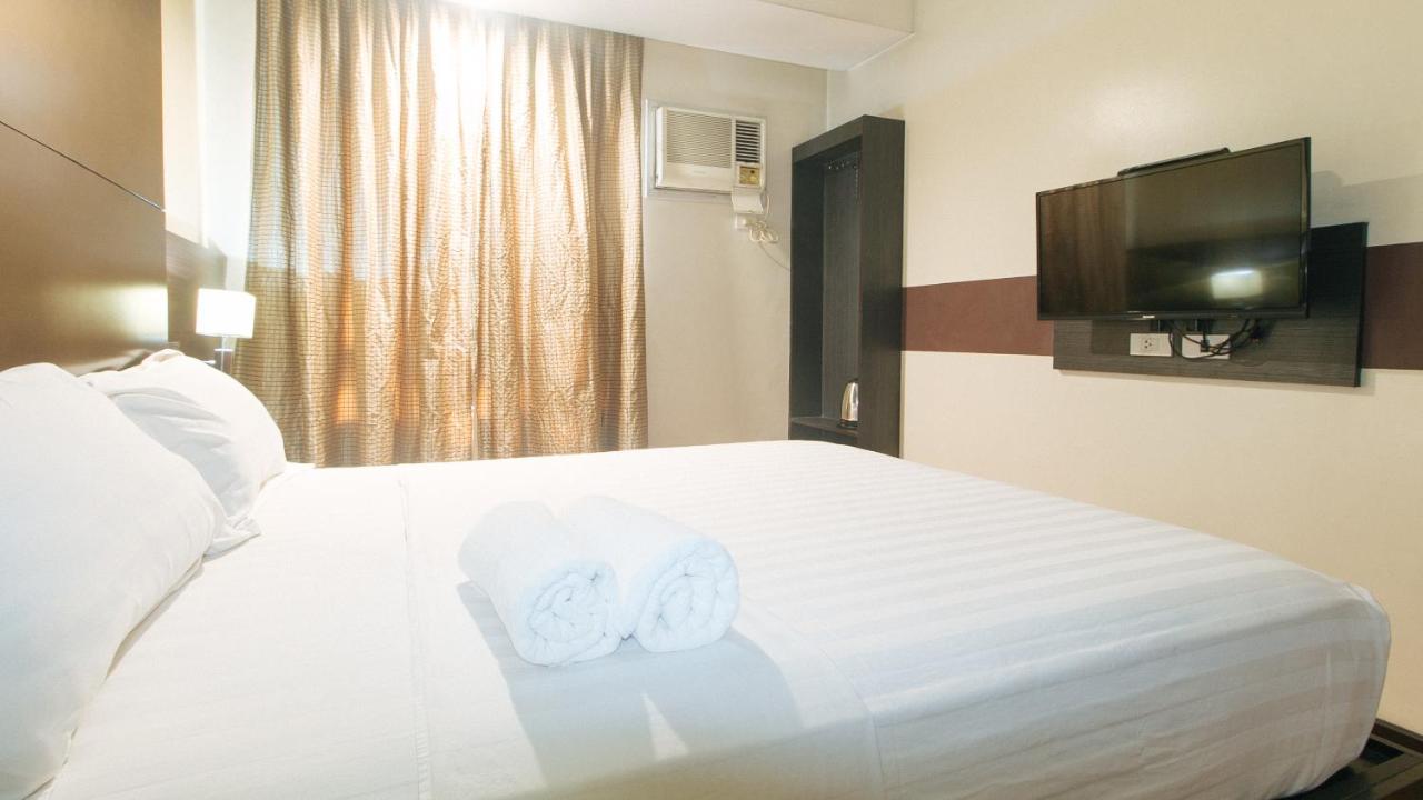 ลอเรนซ์โซ สวีท มาคาติ Hotel Makati City ภายนอก รูปภาพ