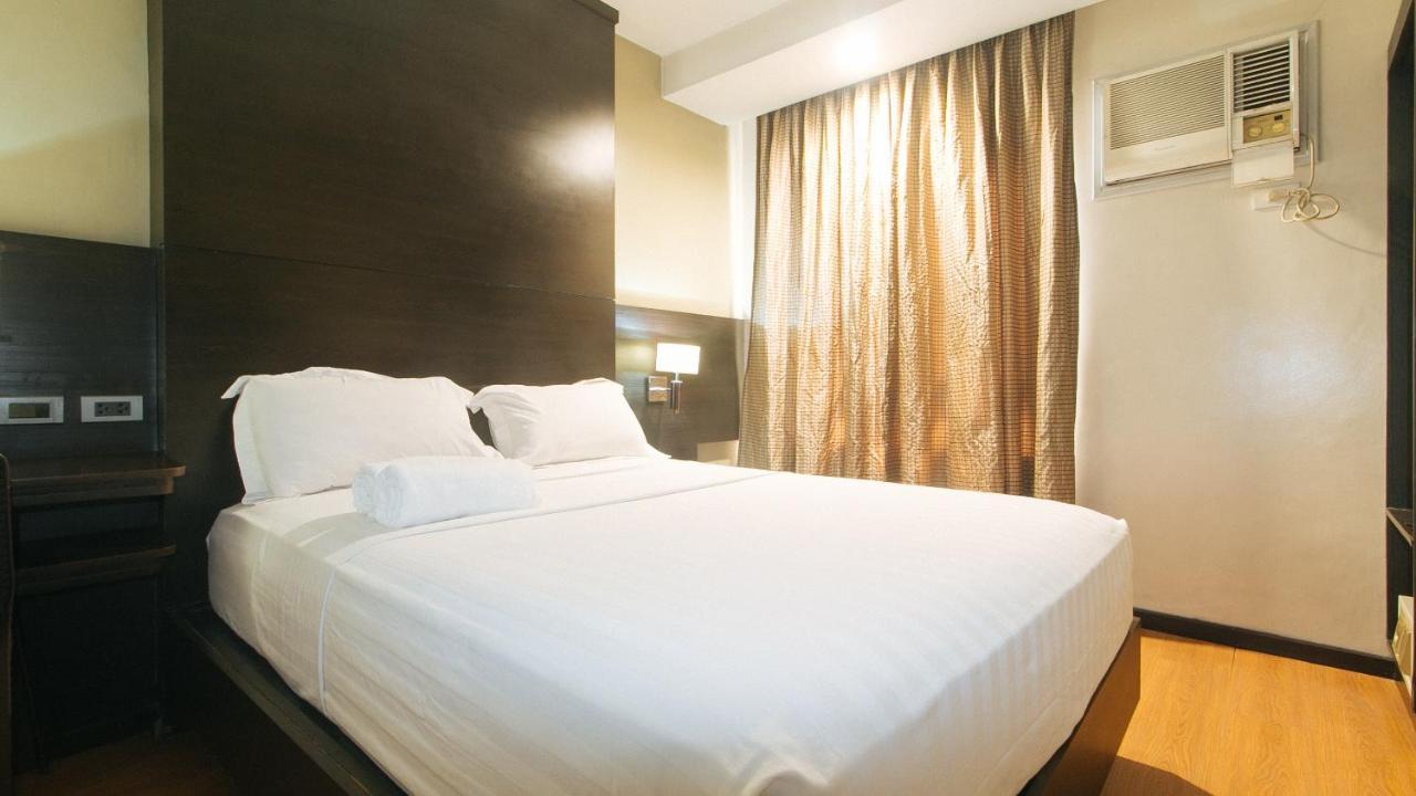 ลอเรนซ์โซ สวีท มาคาติ Hotel Makati City ภายนอก รูปภาพ