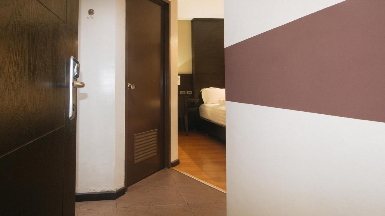 ลอเรนซ์โซ สวีท มาคาติ Hotel Makati City ภายนอก รูปภาพ