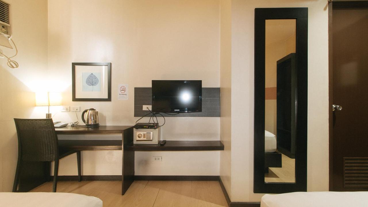 ลอเรนซ์โซ สวีท มาคาติ Hotel Makati City ภายนอก รูปภาพ